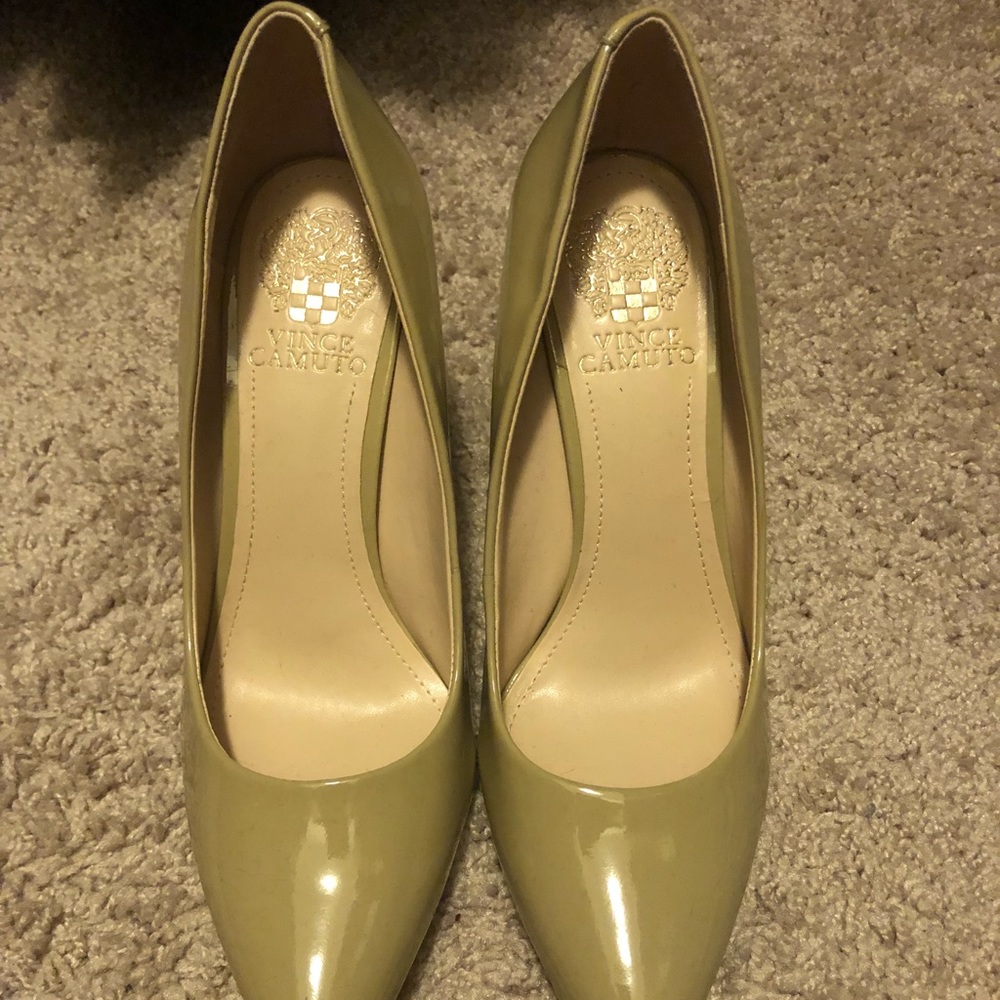 Nude pumps